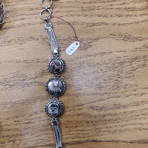 New Magnolia and Vine bracelet 3 snaps - Picture 3 of 3